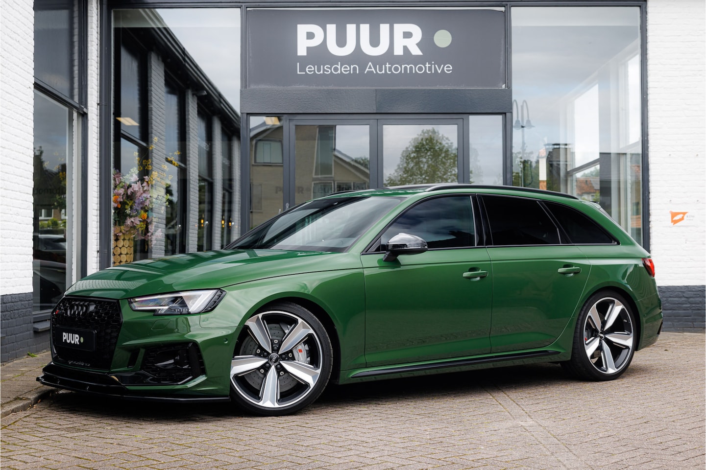 Audi RS4 - 2.9 TFSI Quattro ''Audi Exclusive Sonoma Green'' Keramisch - Pano - Massage - B&O - AutoWereld.nl