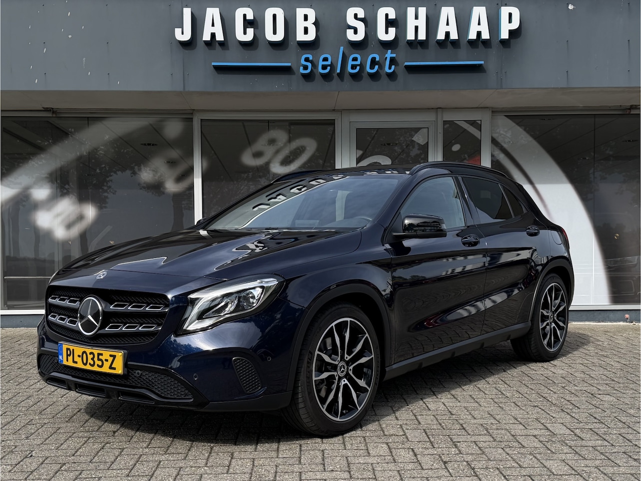 Mercedes-Benz GLA-Klasse - 250 Premium Plus / Automaat / Camera / Trekhaak (1.500KG) / - AutoWereld.nl