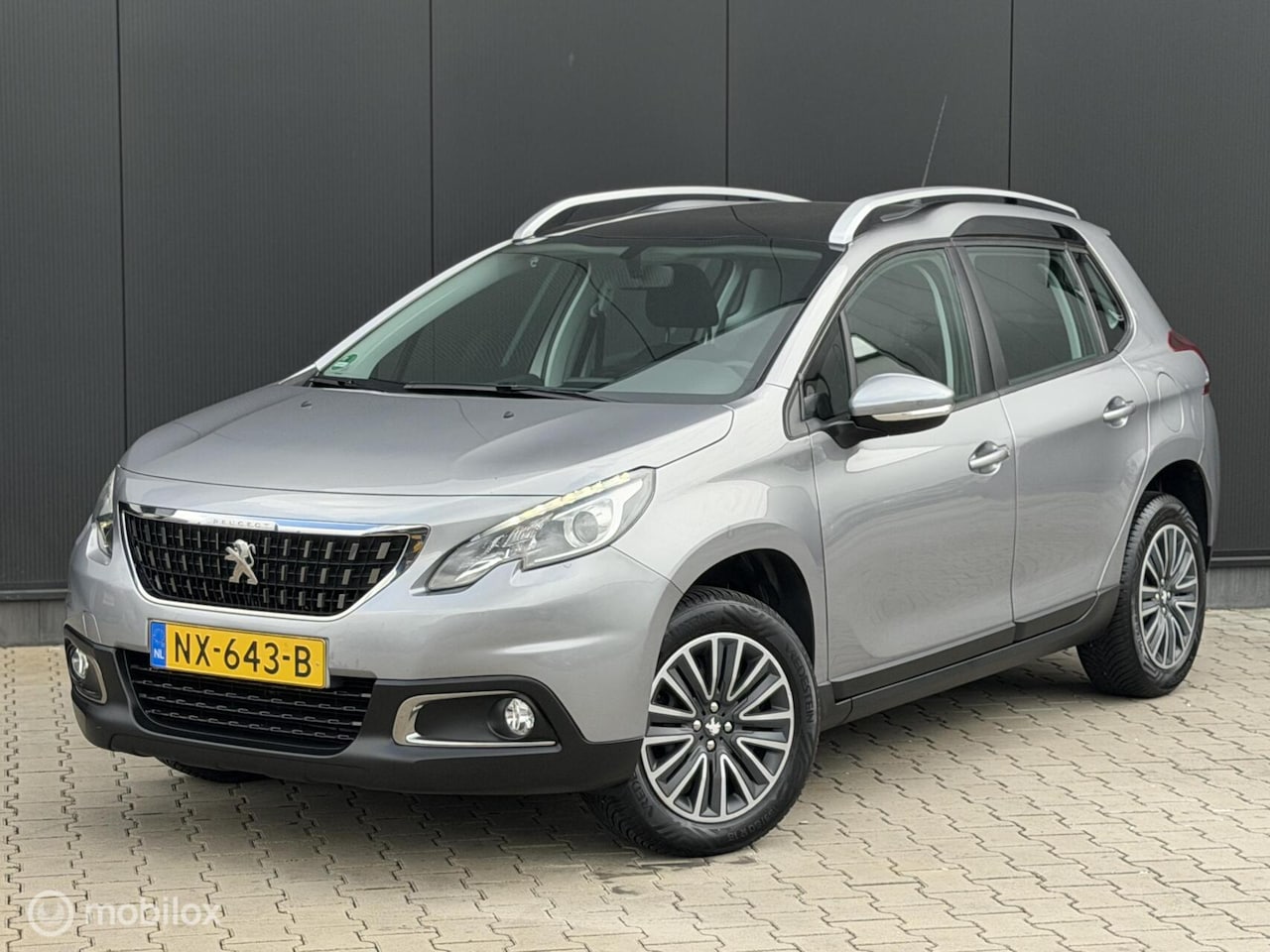 Peugeot 2008 - 1.2 82PK Active | CRUISE | NAVI | CARPLAY | - AutoWereld.nl