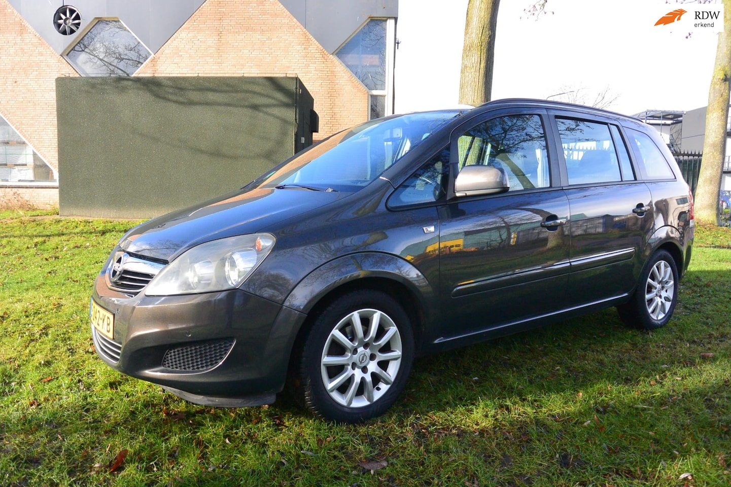 Opel Zafira - 1.6 Cosmo*7zits*airco*cruise*trekhaak*pdc - AutoWereld.nl