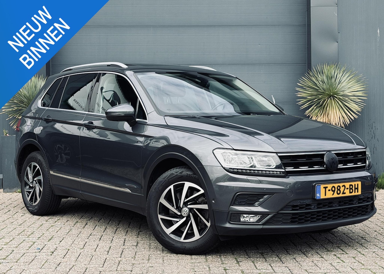 Volkswagen Tiguan - 2.0 TSI 4Motion Pano/Navi/Camera - AutoWereld.nl