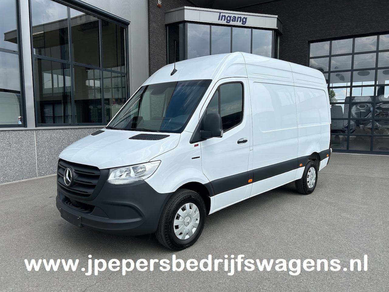Mercedes-Benz eSprinter - 320 L2 H2 Pro 81kWh / Snel laden 115Kw / Trekhaak / MBUX / Navigatie / Camera / Cruise con - AutoWereld.nl