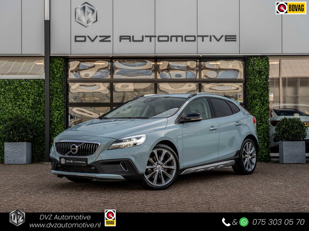 Volvo V40 Cross Country - 1.5 T3 Aut. Momentum | Blis | 18" LMV | Winter Pack - AutoWereld.nl