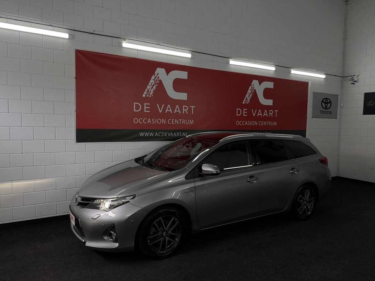 Toyota Auris - 1.8 Hybrid Lease+ - NAVI/XENON/PANODAK/CAM/NAP - AutoWereld.nl