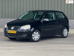 Volkswagen Polo - 1.4 / Automaat / Nieuwe APK / 16V Trendline