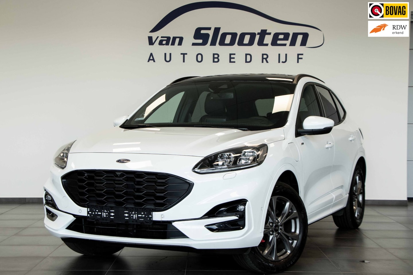 Ford Kuga - 2.5 PHEV ST-Line X|WinterPack|AdaptiveCruise|Navi|Camera|CarPlay|PanoDak|Stuur/voorstoelen - AutoWereld.nl