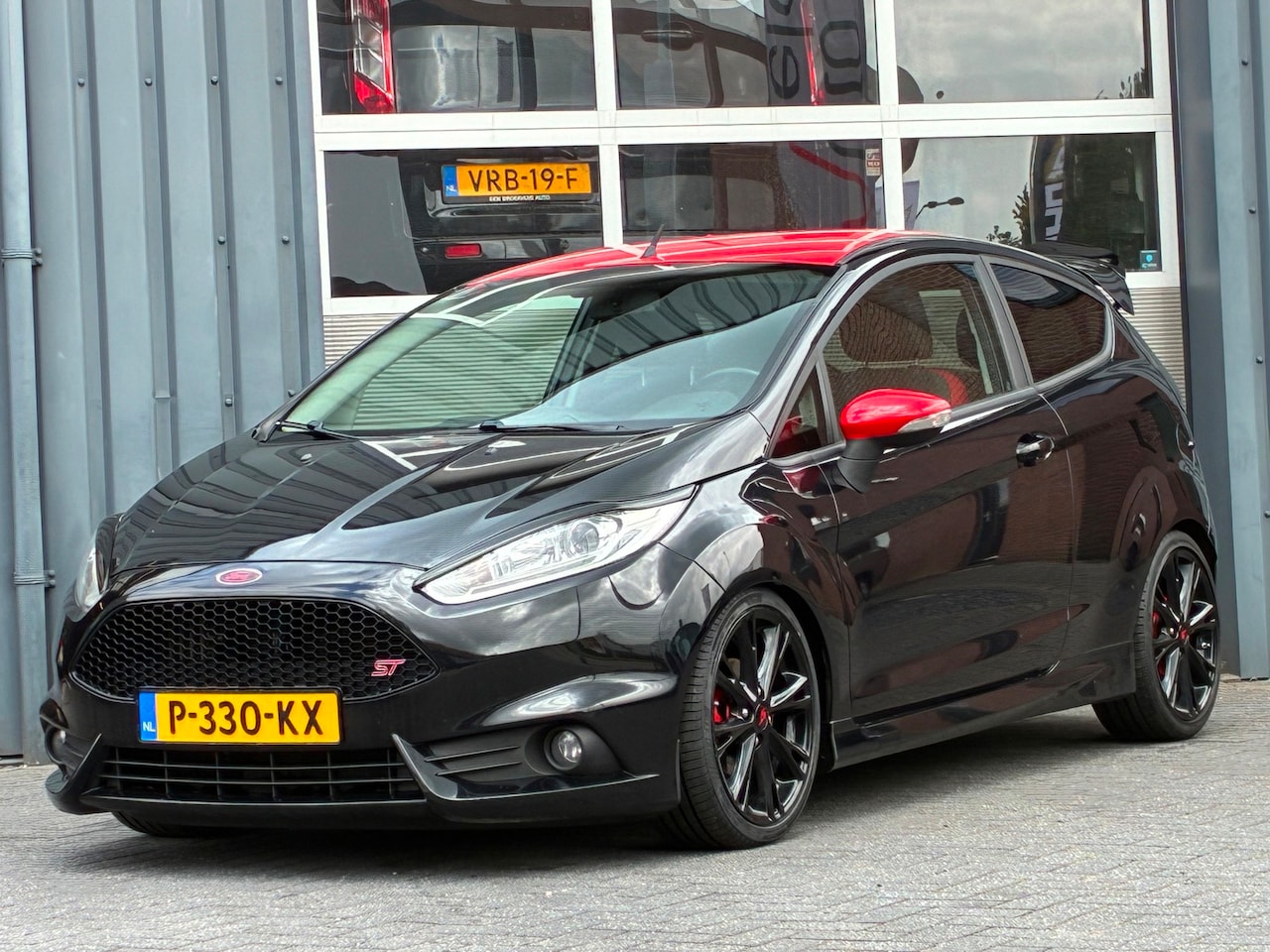 Ford Fiesta - 1.0 EcoBoost Red/Black Edition St-line Clima Stoelverwarming - AutoWereld.nl