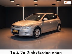 Hyundai i30 - 2.0i Style-schuifdak-airco-trekhaak-nieuwe koppeling-elek ramen