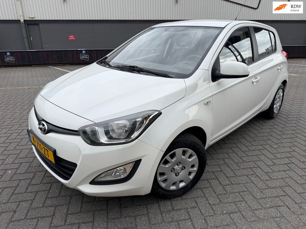 Hyundai i20 - 1.2i i-Catcher*Airco*Trekhaak*APK*Centrale vergrendeling afstandsbediening - AutoWereld.nl