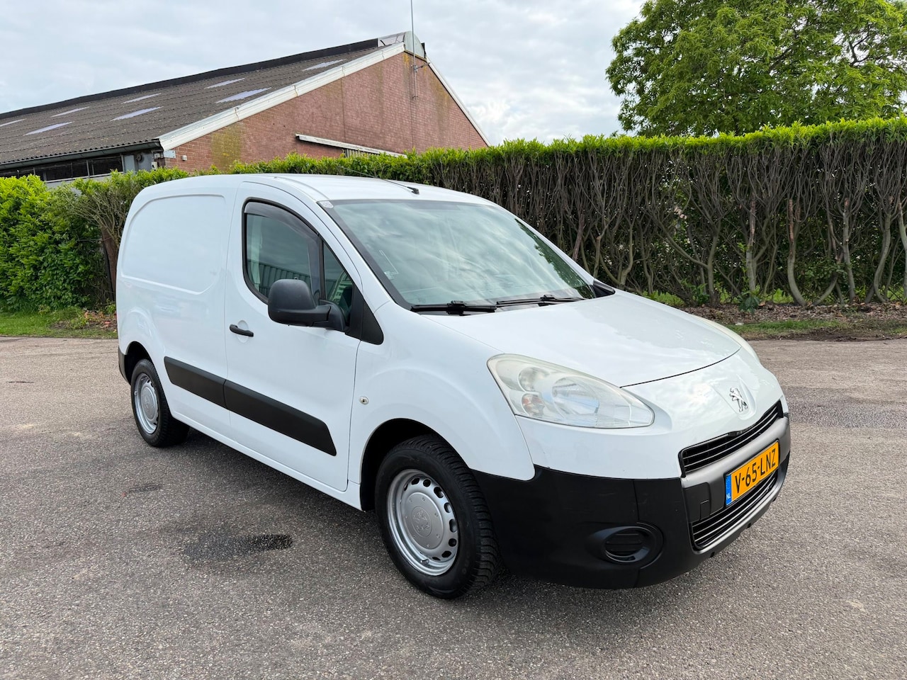 Peugeot Partner - 1.6 BENZINE - GRIJS KENTEKEN - MARGE - AutoWereld.nl