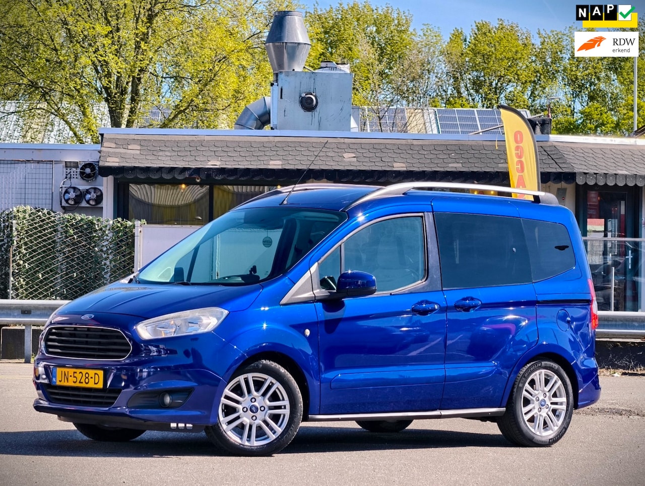 Ford Tourneo Courier - 1.0 Titanium / 5 PERSOONS / NAP / TREKHAAK / AIRCO / SP VLG / CAMERA /OHB / - AutoWereld.nl