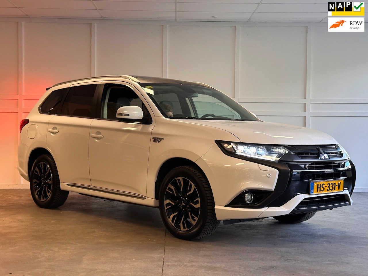 Mitsubishi Outlander - 2.0 PHEV instyle+ / 12-2015 / Facelift / AWD / Xenon / - AutoWereld.nl