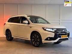 Mitsubishi Outlander - 2.0 PHEV instyle+ / 12-2015 / Facelift / AWD / Xenon /