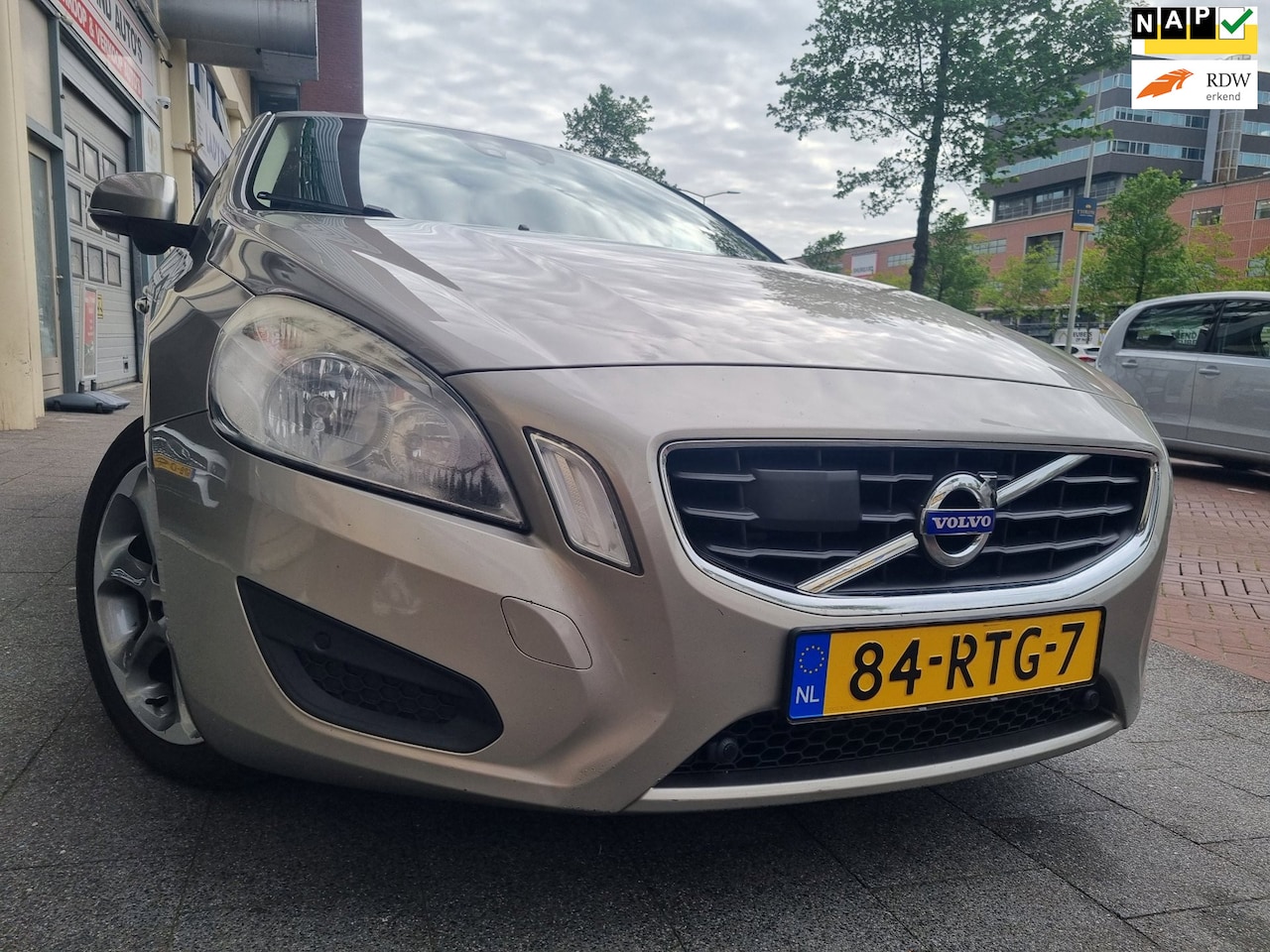 Volvo V60 - 1.6 T4 Kinetic Navi Airco ElecRam - AutoWereld.nl