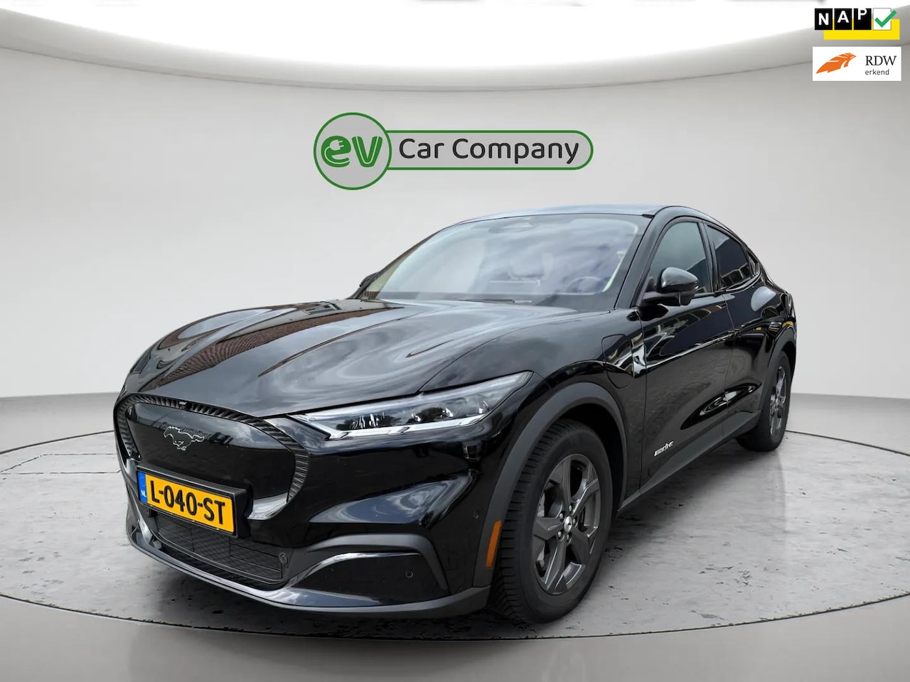 Ford Mustang Mach-E - RWD 75 kWh | SOH 92% | Panoramadak | Memory Seats | 360 Camera | Elektr. Klep | Stoel- en - AutoWereld.nl
