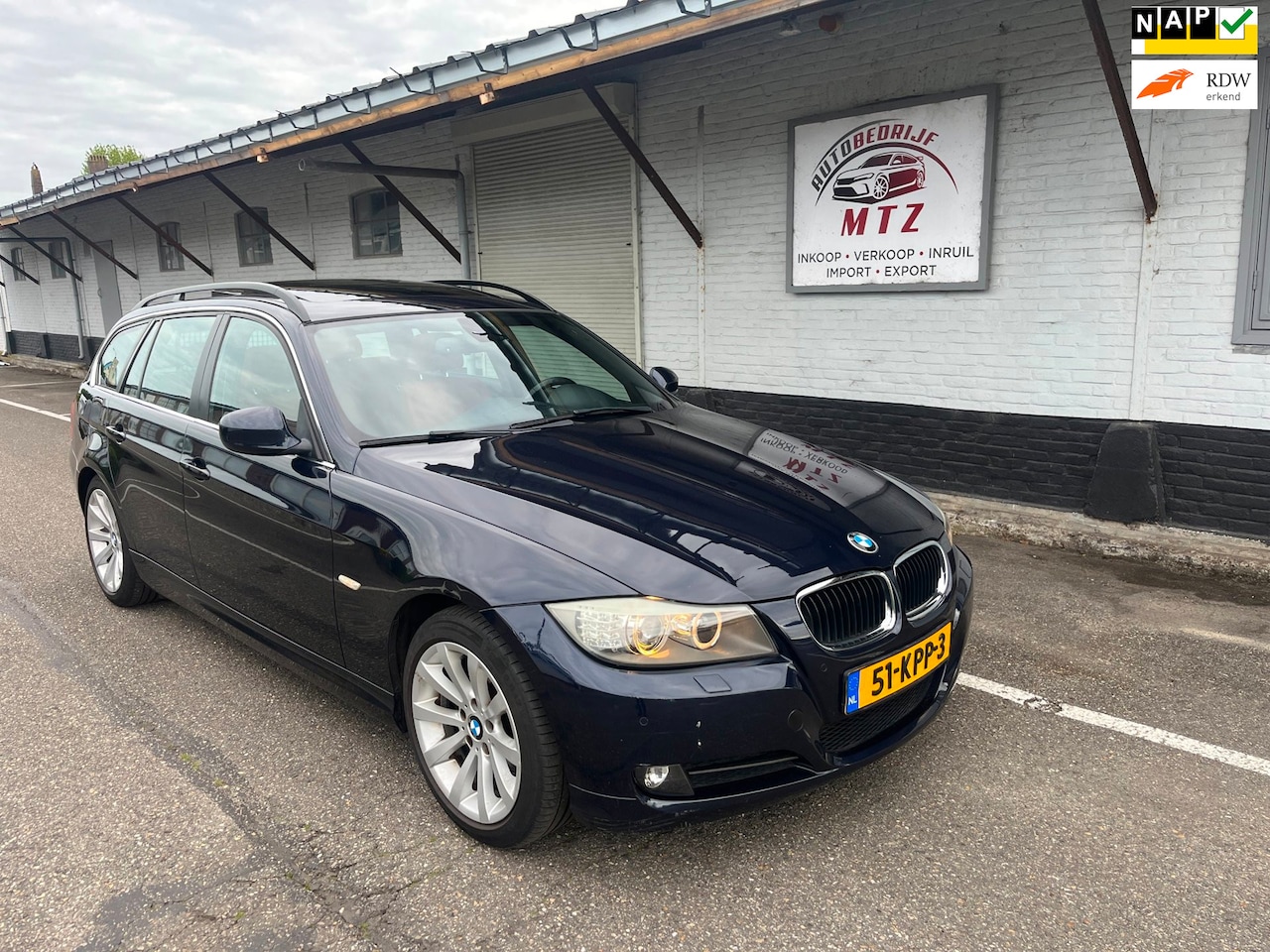 BMW 3-serie Touring - 320i Business Line PANO| AUT.| LEDER|NAP - AutoWereld.nl