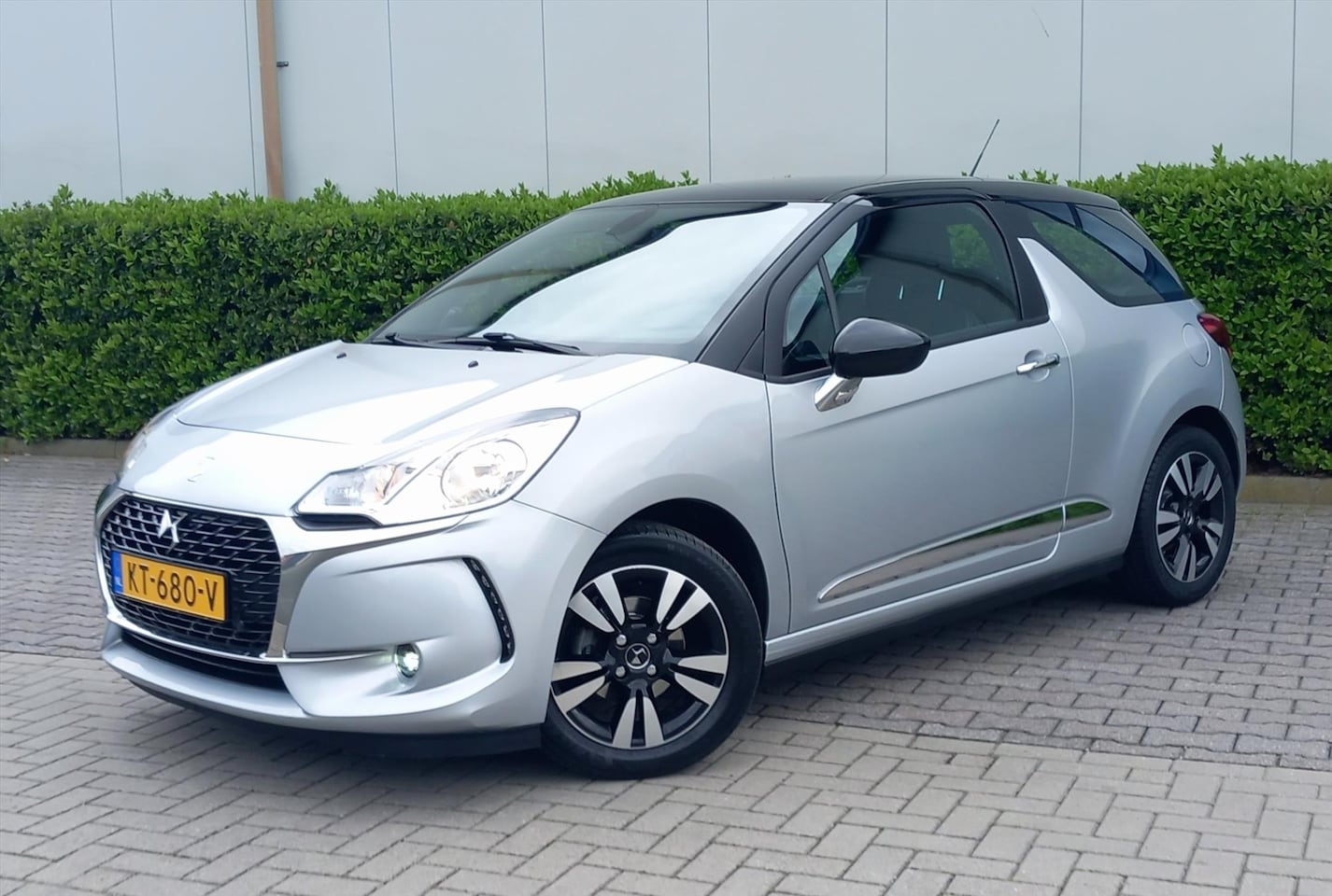 DS 3 - 1.2 PureTech 110pk S&amp;S So Chic - AutoWereld.nl