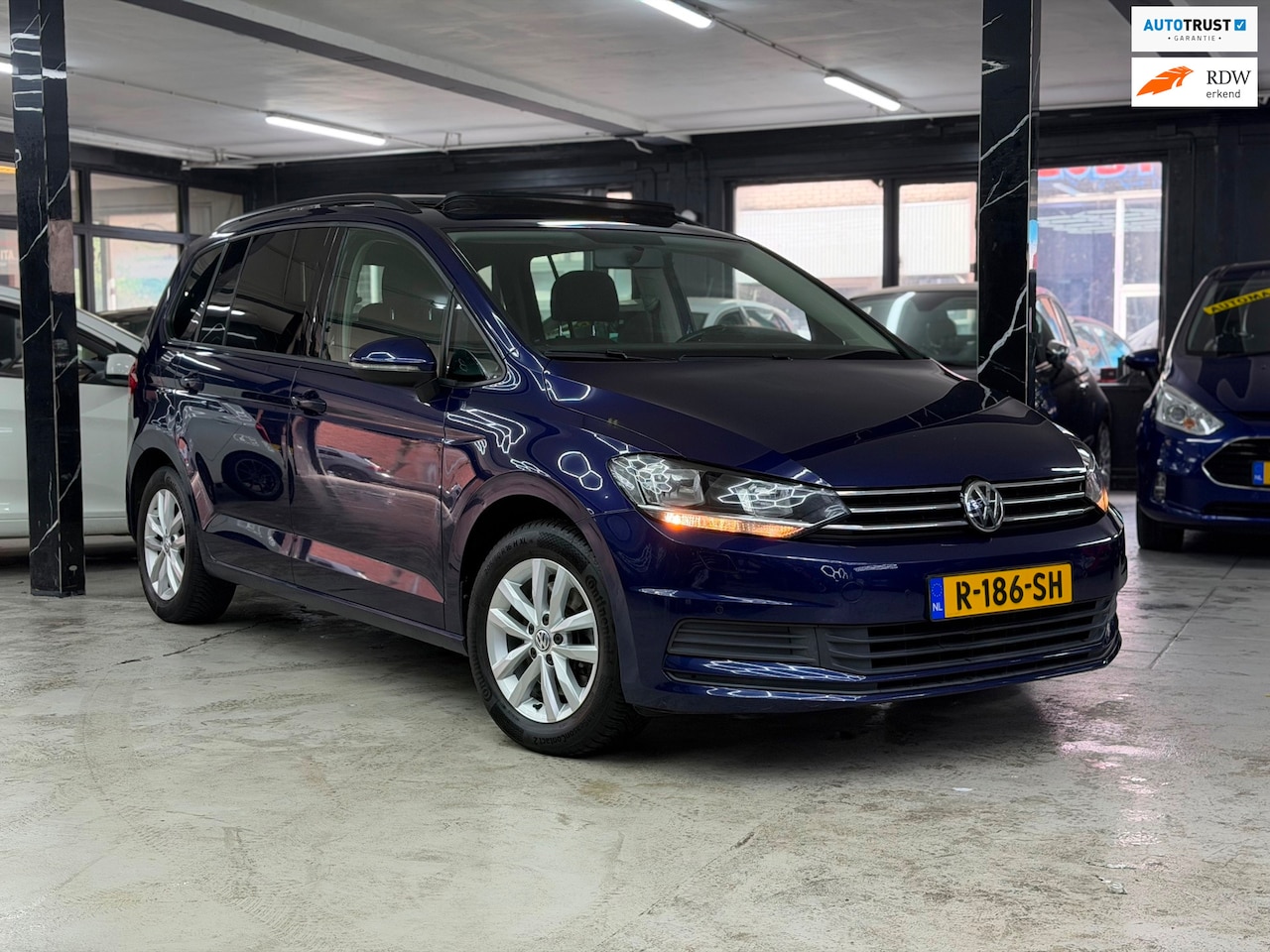 Volkswagen Touran - 1.4 TSI Highline 7p Automaat | Pano | Navi | Trekhaak - AutoWereld.nl