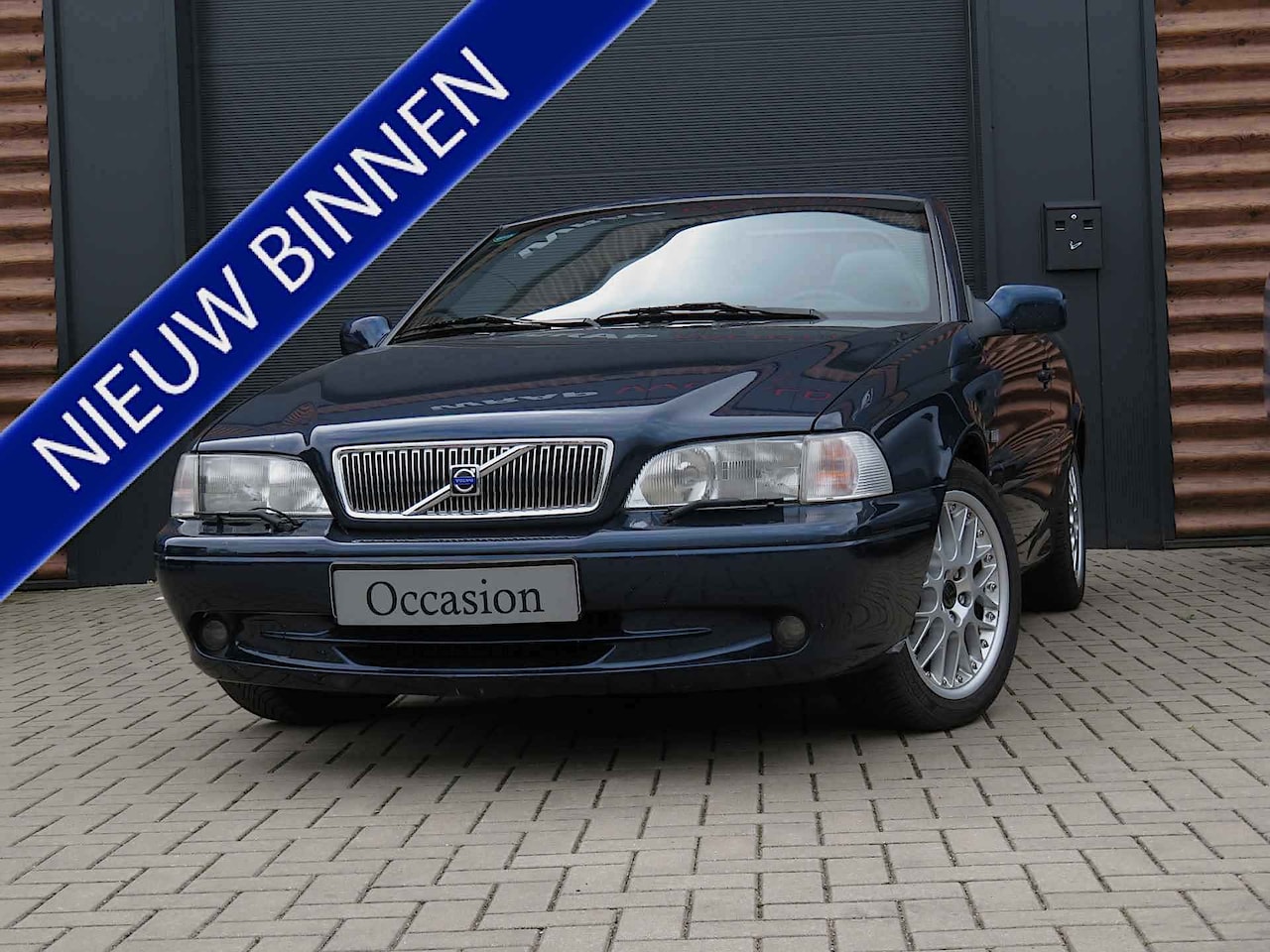 Volvo C70 Convertible - 2.0 T Prestige Automaat Nieuwstaat Airco Cr-Control Youngtimer - AutoWereld.nl