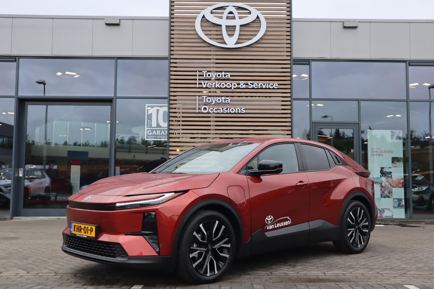 Toyota C-HR - FIRST EDITION 77KWH 607KM-WLTP DEMO 20"LM-VELGEN EL-ACHTERKLEP PRIVACY-GLASS DEMO NL-AUTO - AutoWereld.nl