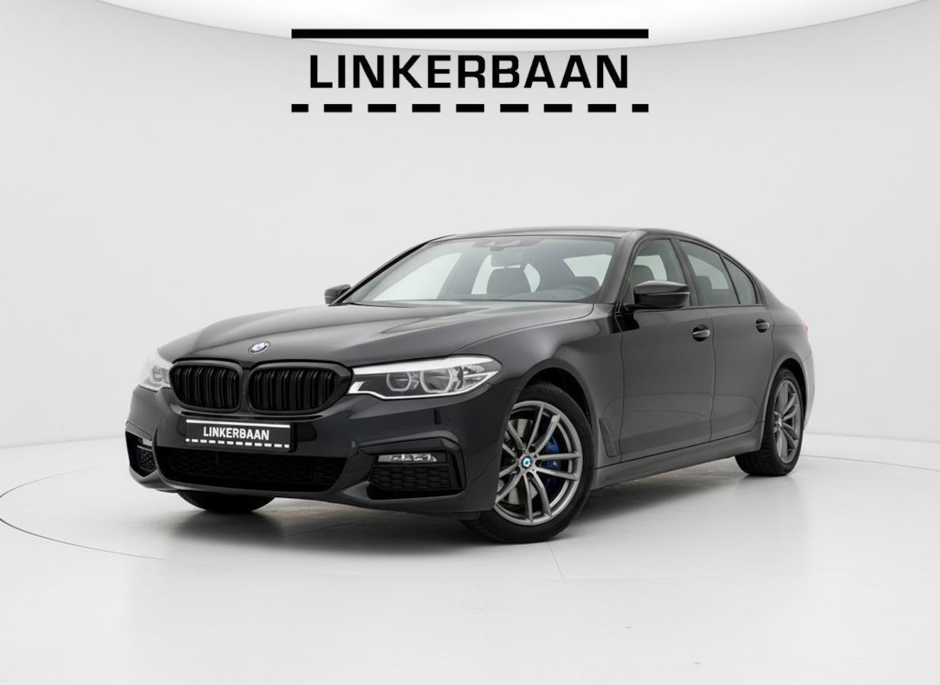 BMW 5-serie - 530e iPerformance | SOH 96% | M Sport | Schuifdak | Leder | LED | Camera | 18 inch | - AutoWereld.nl
