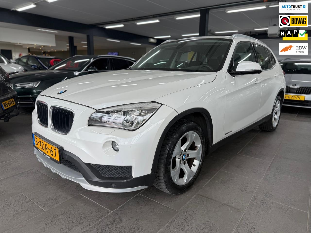 BMW X1 - SDrive20i Limited Series automaat xenon clima cruise controle lm-velgen elektrische pakket - AutoWereld.nl