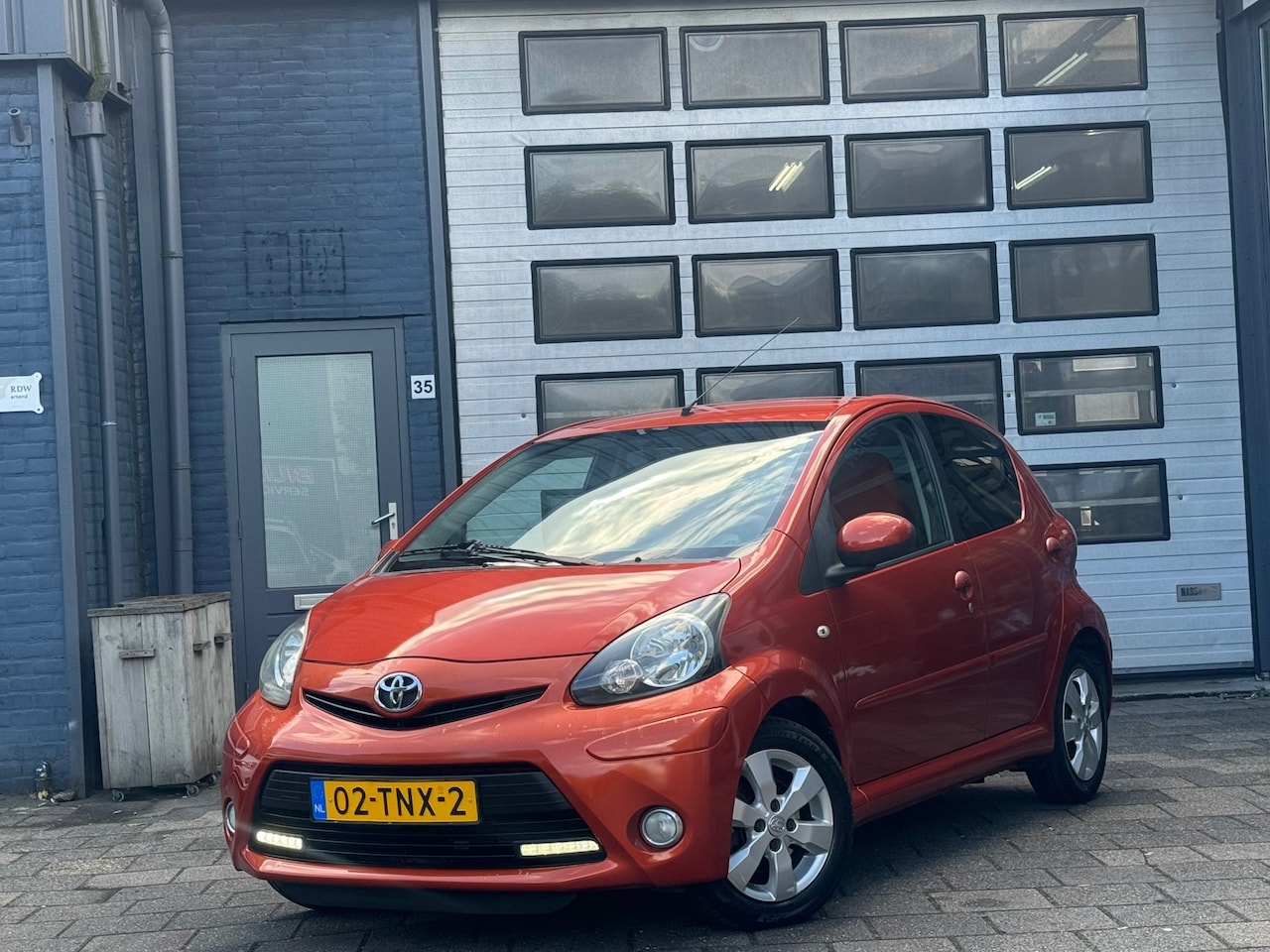 Toyota Aygo - 1.0 VVT-i Dynamic Orange | Airco | LMV | LED | 5-DRS - AutoWereld.nl