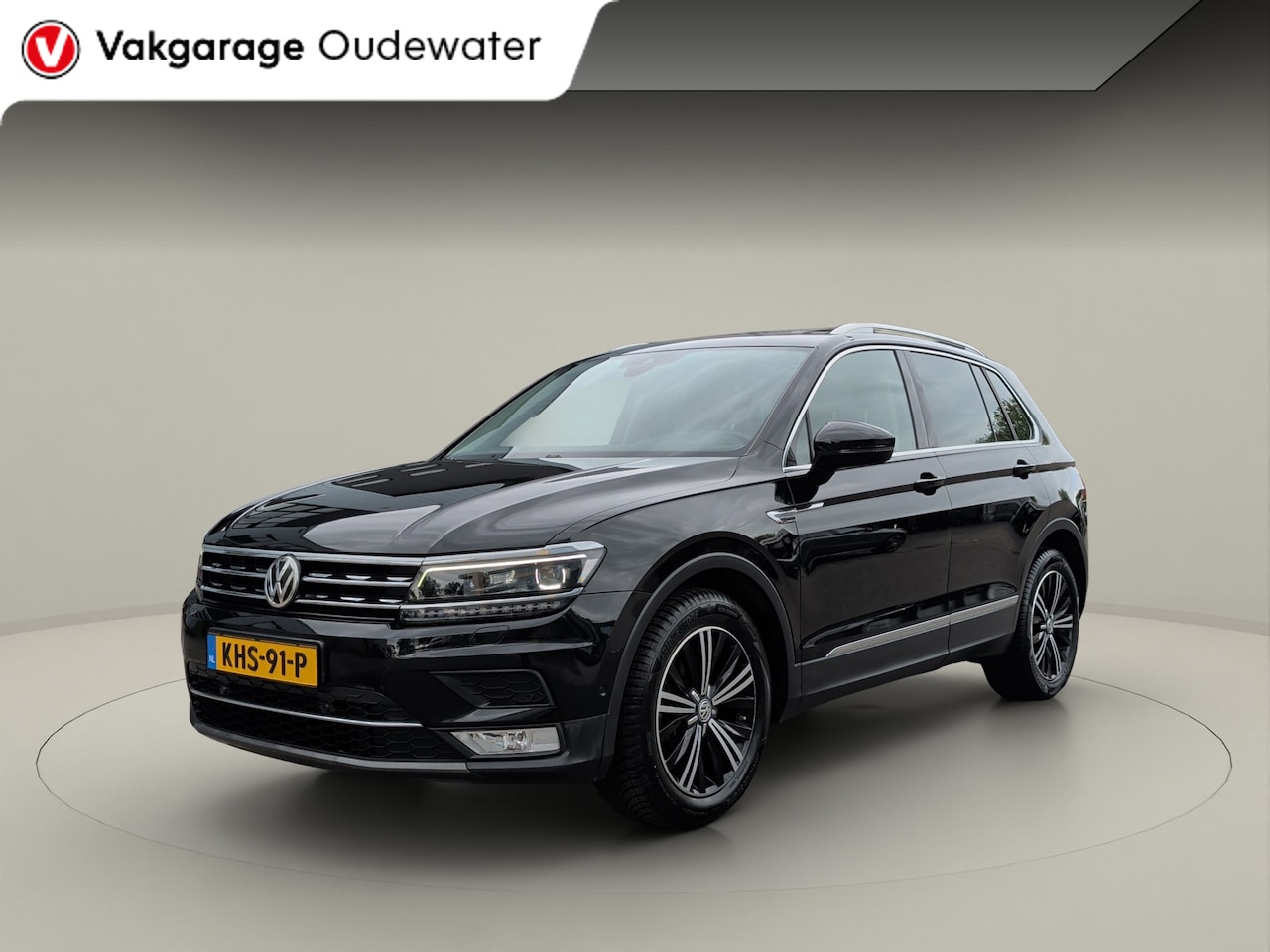 Volkswagen Tiguan - 1.4 TSI ACT Highline Carat . Leder . Pano . HUD - AutoWereld.nl