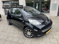 Peugeot 107 - 1.0-12V XR 3Drs Beurt Weinig km NAP APK