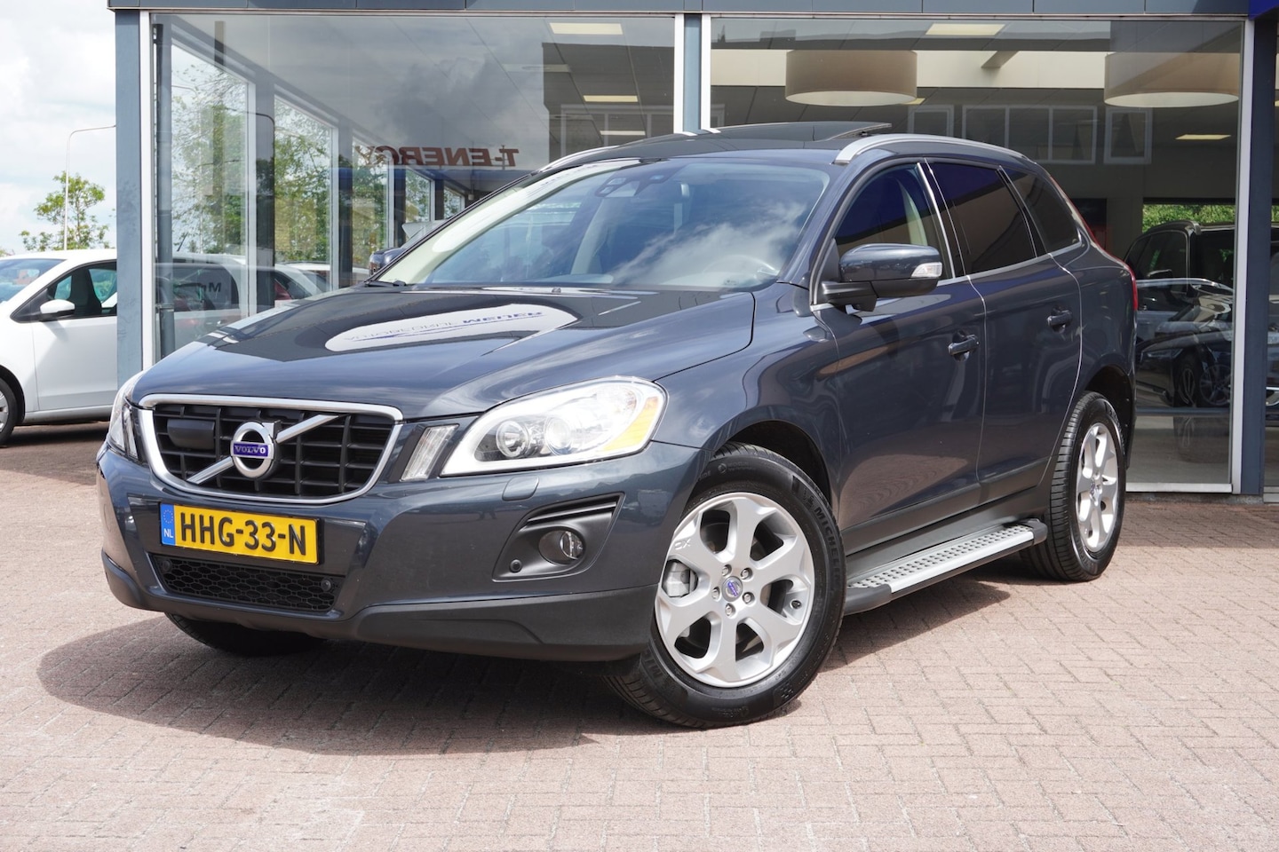 Volvo XC60 - 3.0 T6 AWD Momentum | Automaat | 94.000KM | Youngtimer | Vol opties | Elek.pakket | Inruil - AutoWereld.nl
