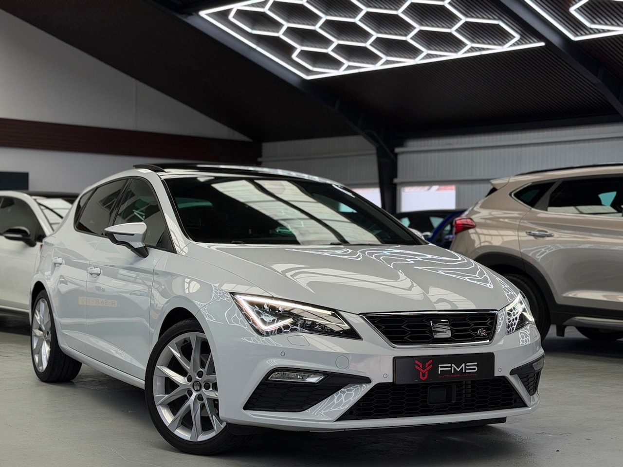 SEAT Leon - 1.5 TSI FR Edition Panorama CarPlay - AutoWereld.nl