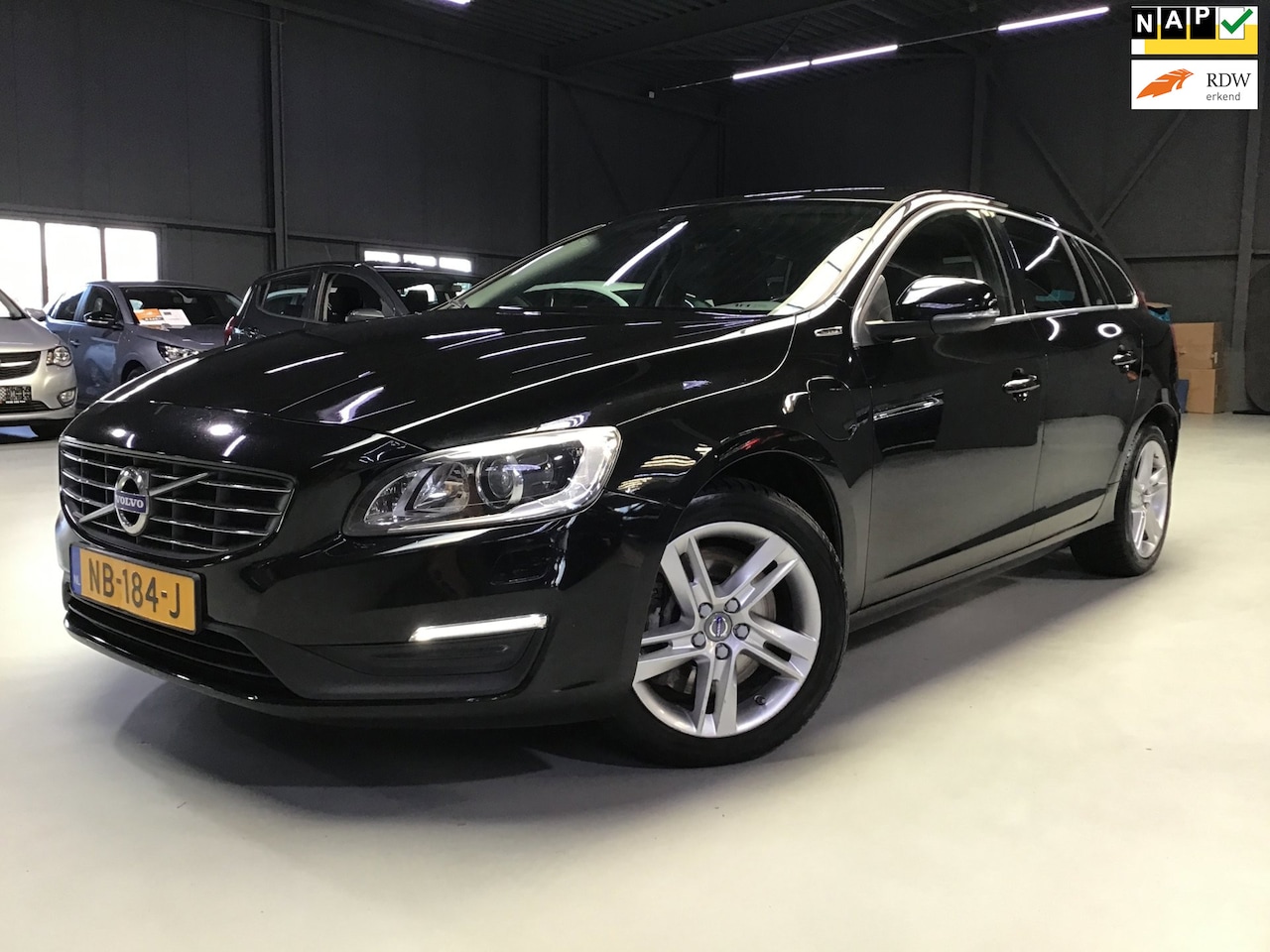 Volvo V60 - 2.4 D5 Twin Engine Momentum I AWD I Clima I Cruise I Navi I Xenon I Stoelverw I 17inch I 3 - AutoWereld.nl