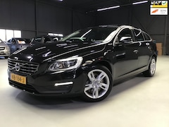 Volvo V60 - 2.4 D5 Twin Engine Momentum I AWD I Clima I Cruise I Navi I Xenon I Stoelverw I 17inch I 3