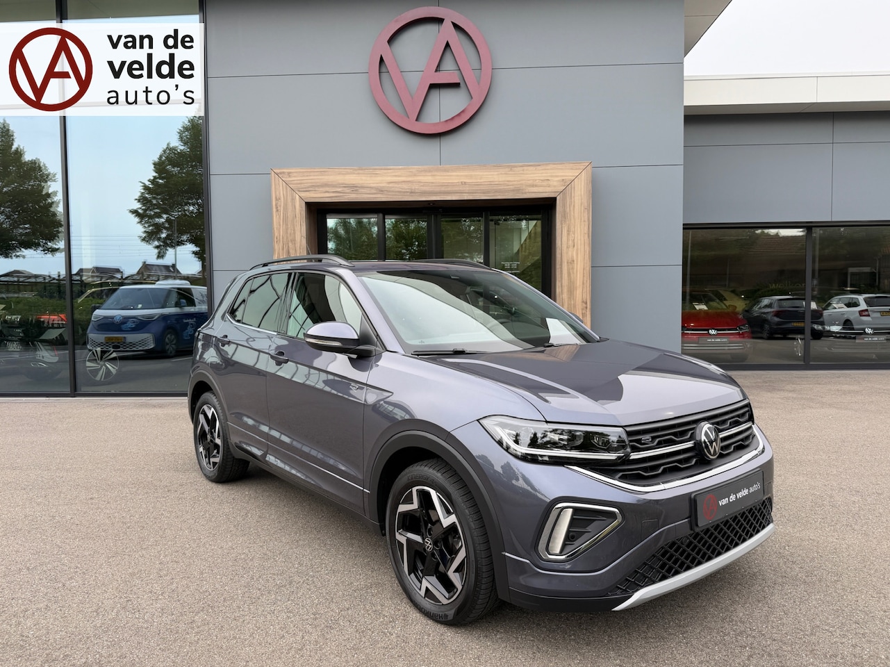 Volkswagen T-Cross - 1.5 TSI 150pk DSG R-Line | Camera | Trekhaak | Navi | IQ light | Rijklaar incl. garantie - AutoWereld.nl