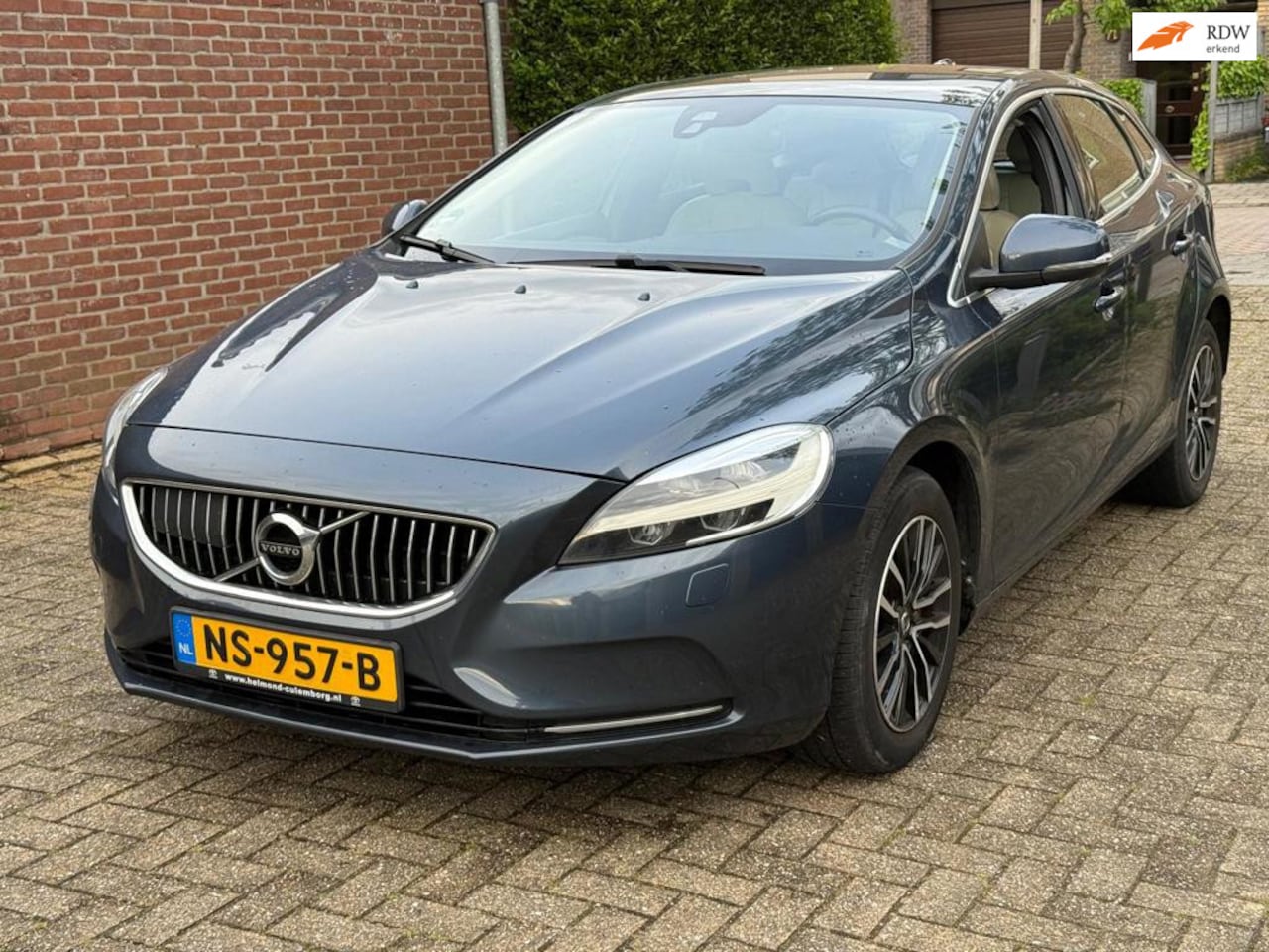 Volvo V40 - 2.0 D2 Inscription 2.0 D2 Inscription - AutoWereld.nl