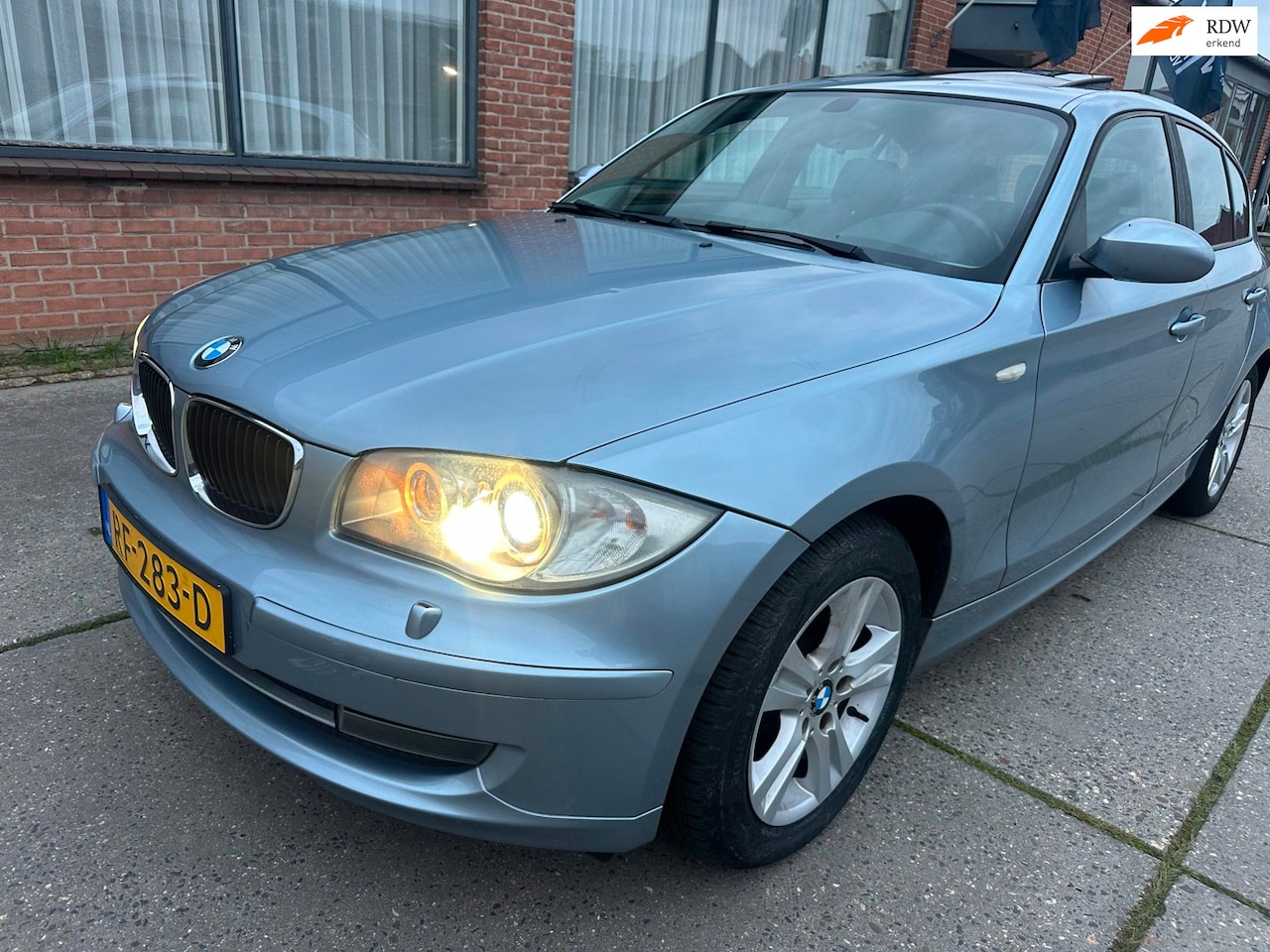 BMW 1-serie - 118i High Executive AUTOMAAT Schuif-dak duurste uitvoering LM RIJKLAAR. - AutoWereld.nl