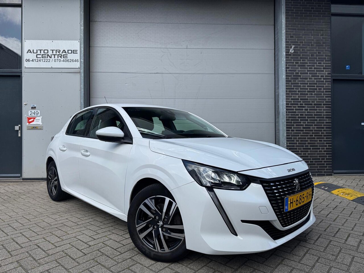 Peugeot 208 - 1.2 PureTech Allure [AUT | Dealer OH | Virtual | Carplay | PDC | Cruise | 1ste eig] - AutoWereld.nl