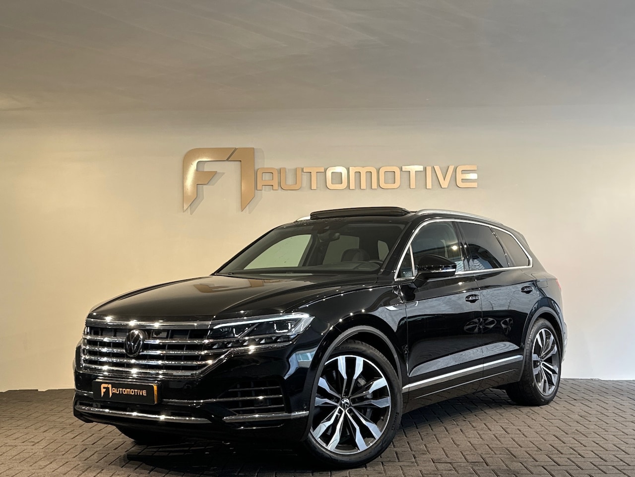 Volkswagen Touareg - 3.0 TSi e-Hybrid 4M R Pano|Memory|Trekhaak - AutoWereld.nl