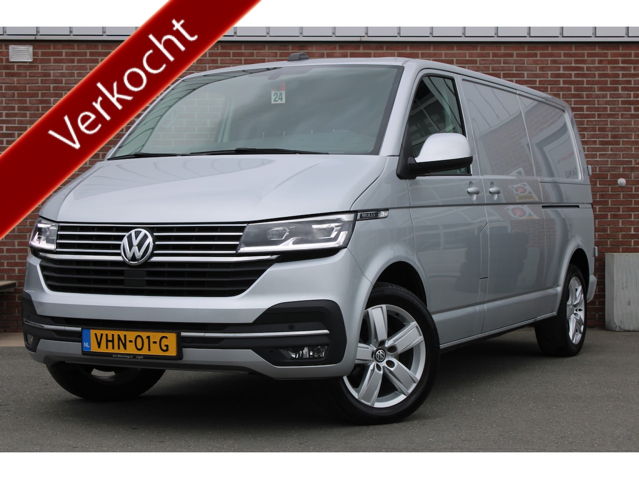 Volkswagen Transporter - 2.0 TDI 150PK L2H1 30 Bulli |2-SCHUIFDEUREN|DIGITAL-COCKPIT|TREKHAAK|LED| - AutoWereld.nl