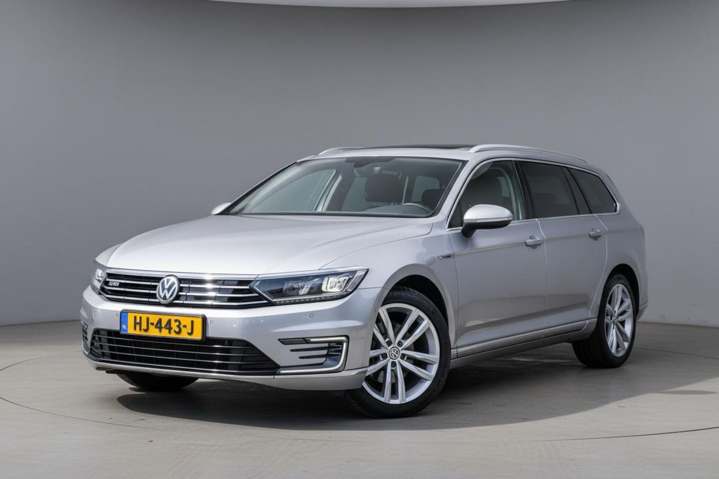 Volkswagen Passat Variant - 1.4 TSI GTE Highline Pano-dak|Massage|Camera|Trekhaak|Carplay|ACC|Elek-a.klep|Org.NL|Goed- - AutoWereld.nl
