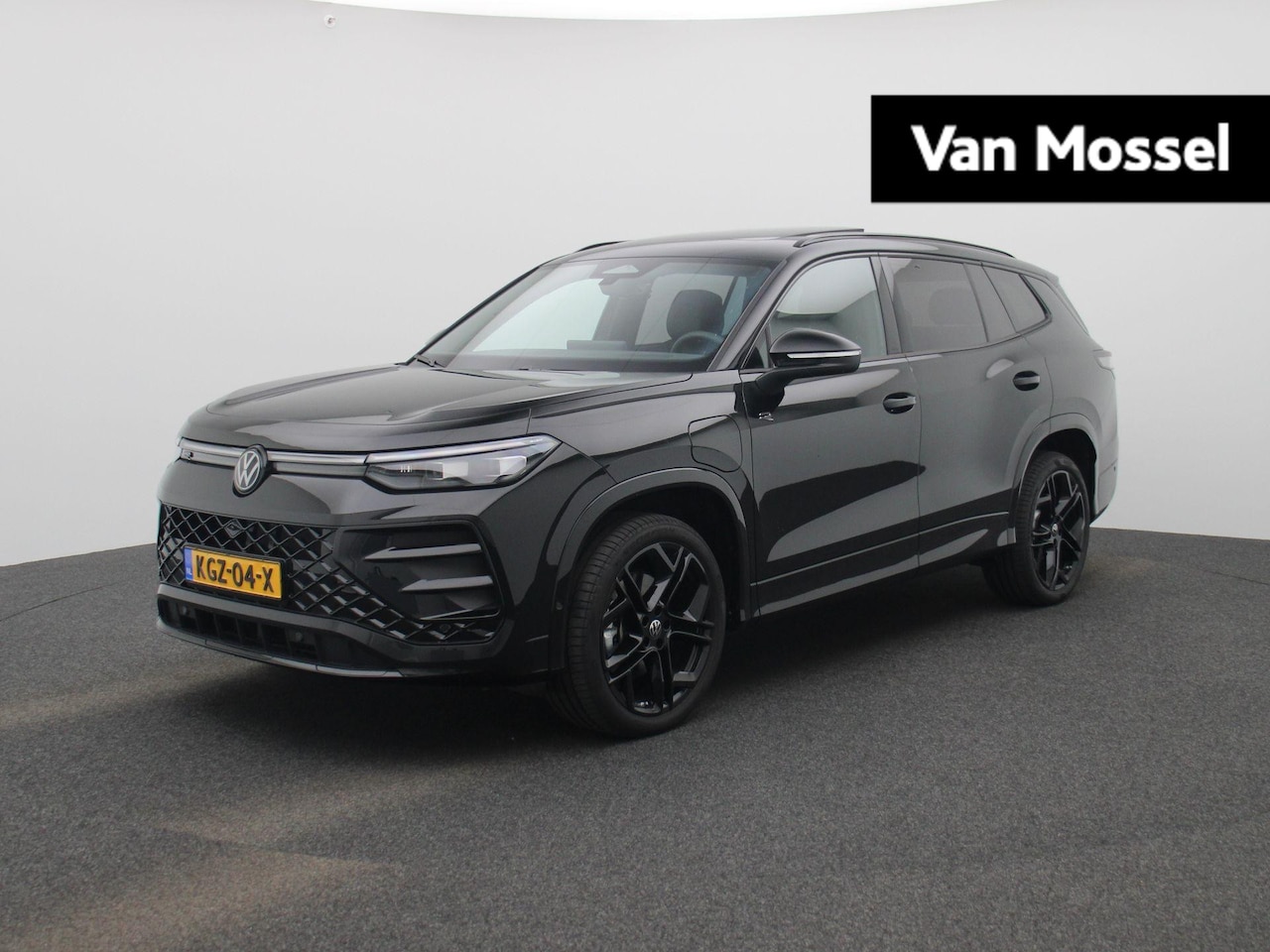 Volkswagen Tayron - 1.5 eHybrid R-Line Edition 272 PK| Origineel Nederlands | 1e Eigenaar | Panoramadak | Trek - AutoWereld.nl