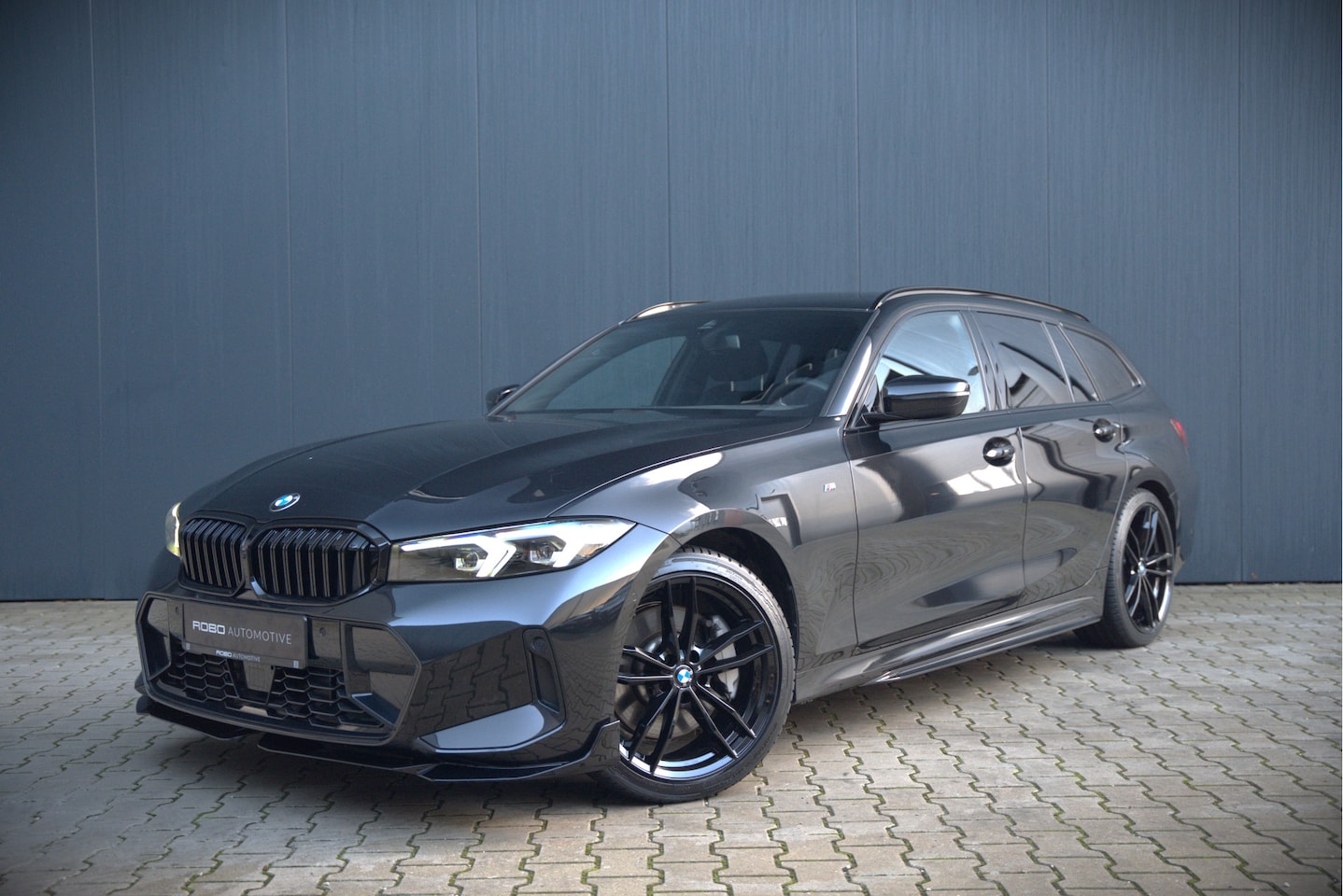 BMW 3-serie Touring - 330i xDrive High Excecutive M Sport | M Performance | Stoelverwarming | Camera | Navigatie - AutoWereld.nl