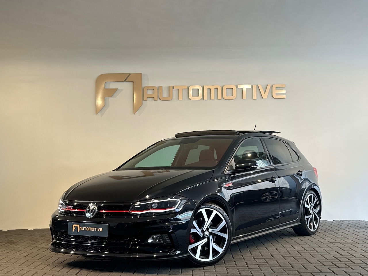 Volkswagen Polo - 2.0 TSI GTI Pano|Beats|Camera|Keyless|Dodehoek - AutoWereld.nl