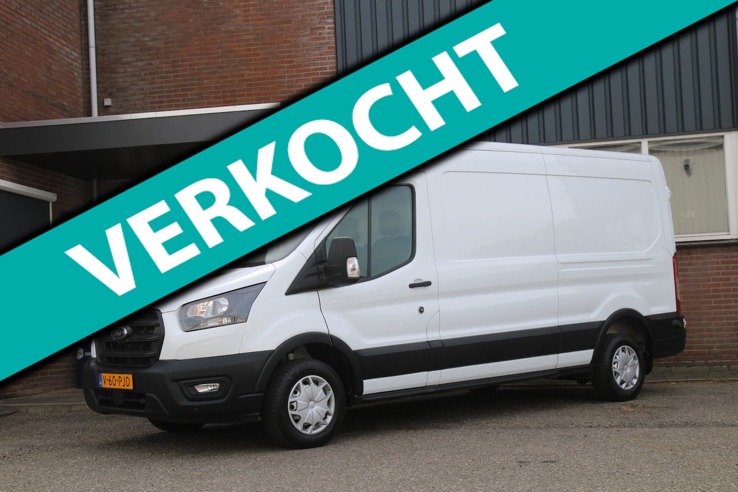 Ford Transit - 310 2.0 TDCI 130PK L3H2 Trend / Camera / Cruise / 3 zits / Multi stuur - AutoWereld.nl