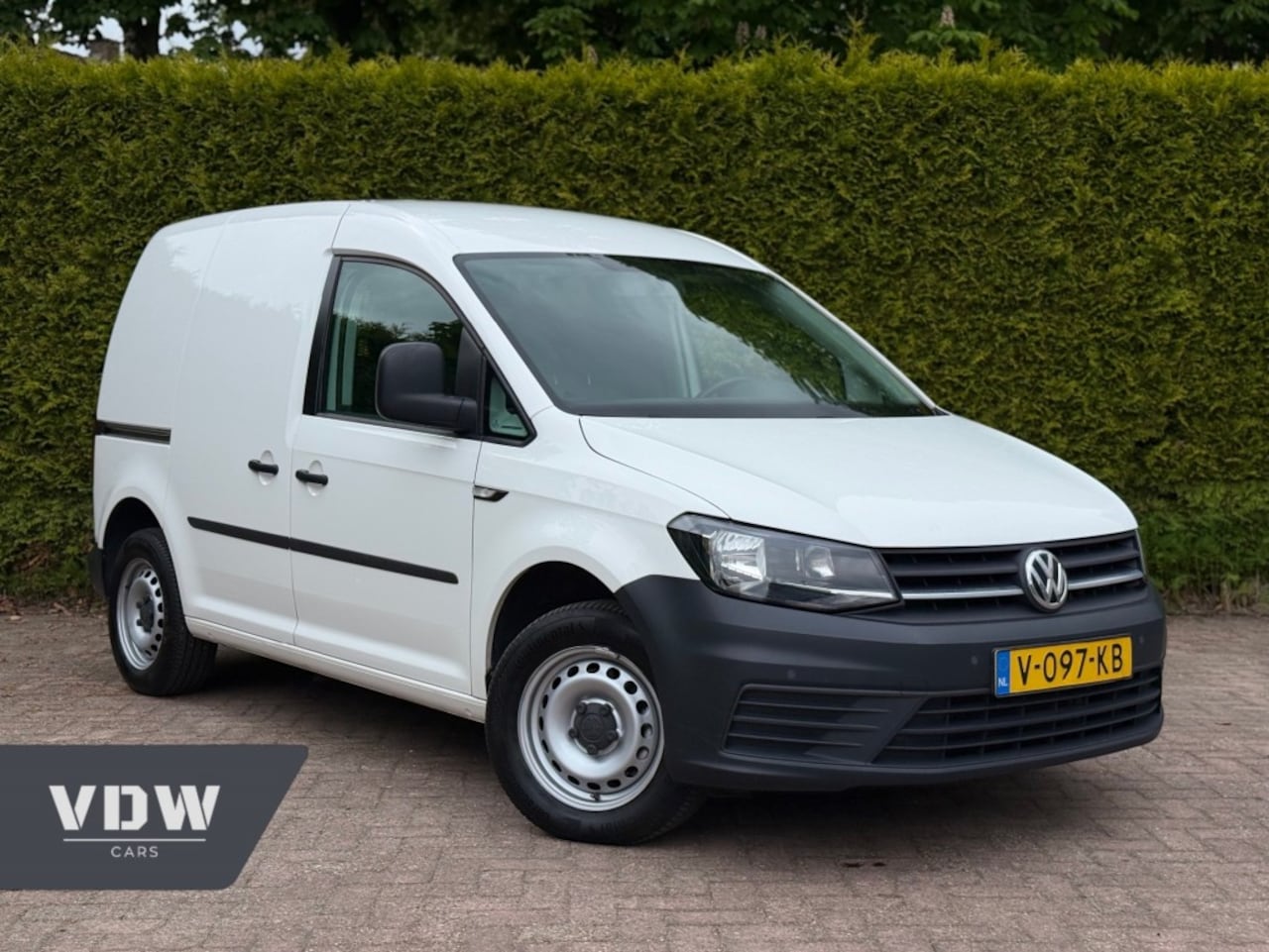 Volkswagen Caddy - 2.0 TDI L1H1 Airco / Trekhaak / 100% Dealer onderhouden / Parkeersensoren - AutoWereld.nl