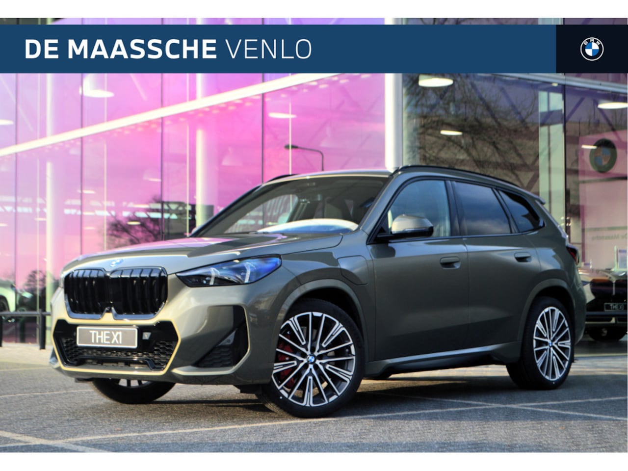 BMW X1 - xDrive25e High Executive M Sport Automaat / Panoramadak / Trekhaak / Sportstoelen / Head-U - AutoWereld.nl