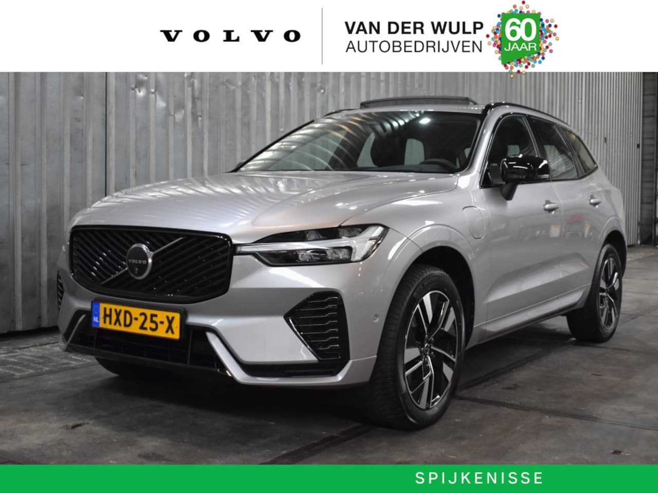Volvo XC60 - T6 350PK AWD Plus Dark FACELIFT | Trekhaak | Schuifdak | Head-up - AutoWereld.nl