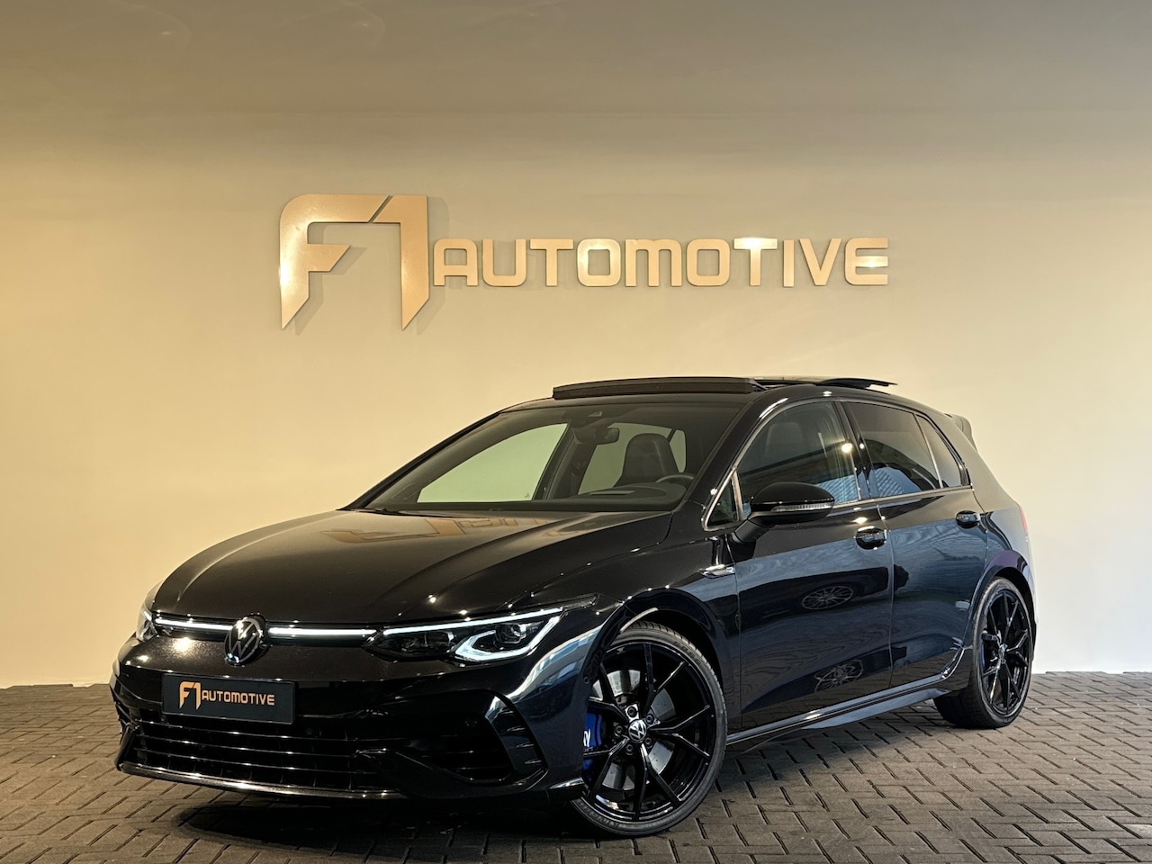 Volkswagen Golf - 2.0 TSI R 4M Performance Pano|Akra|HuD|H/K - AutoWereld.nl