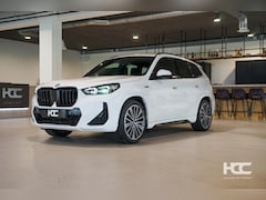 BMW X1 - xDrive25e | M Sport | Pano | Harman | 20'' Velgen