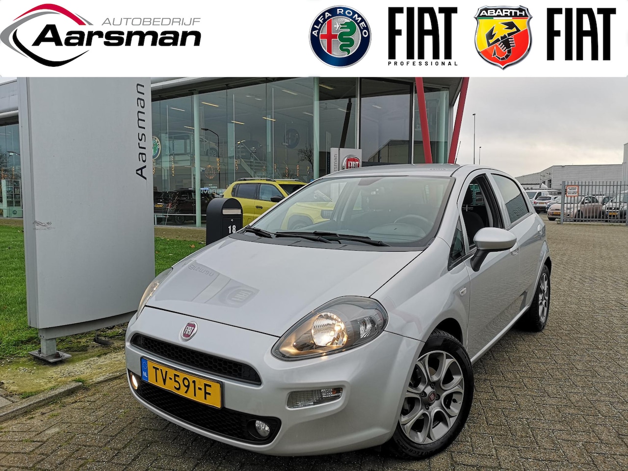 Fiat Punto Evo - 0.9 TwinAir Sempre | Navi | Parkeersensoren | Trekhaak | Automatische airco - AutoWereld.nl
